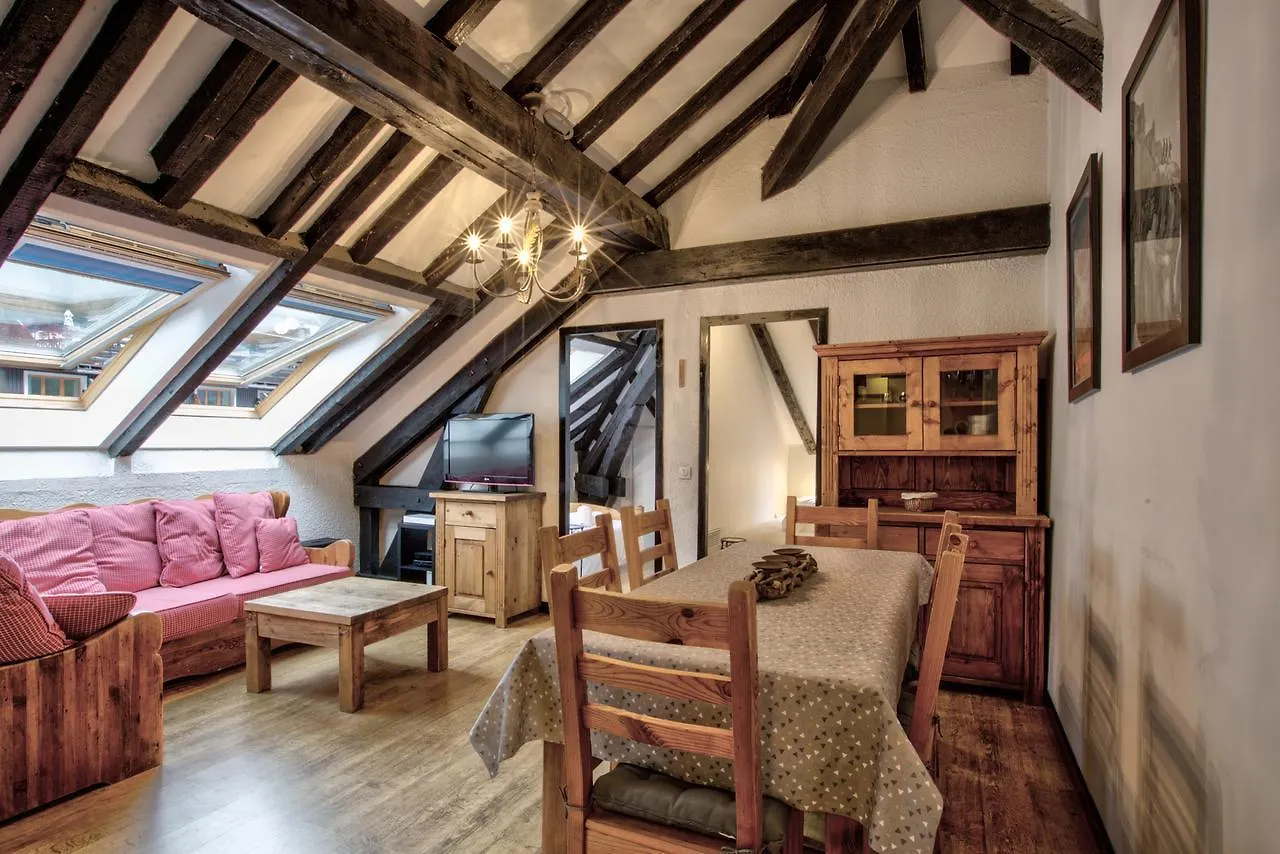 Top Floor Apartment Mansard - Central Chamonix Mont Blanc Haven
